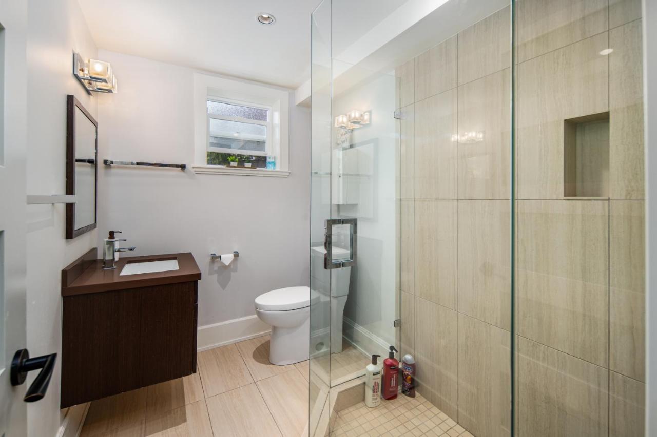 Gorgeous 4 Bedroom Garden Level Suite At Vancouver West & Ubc Exterior foto